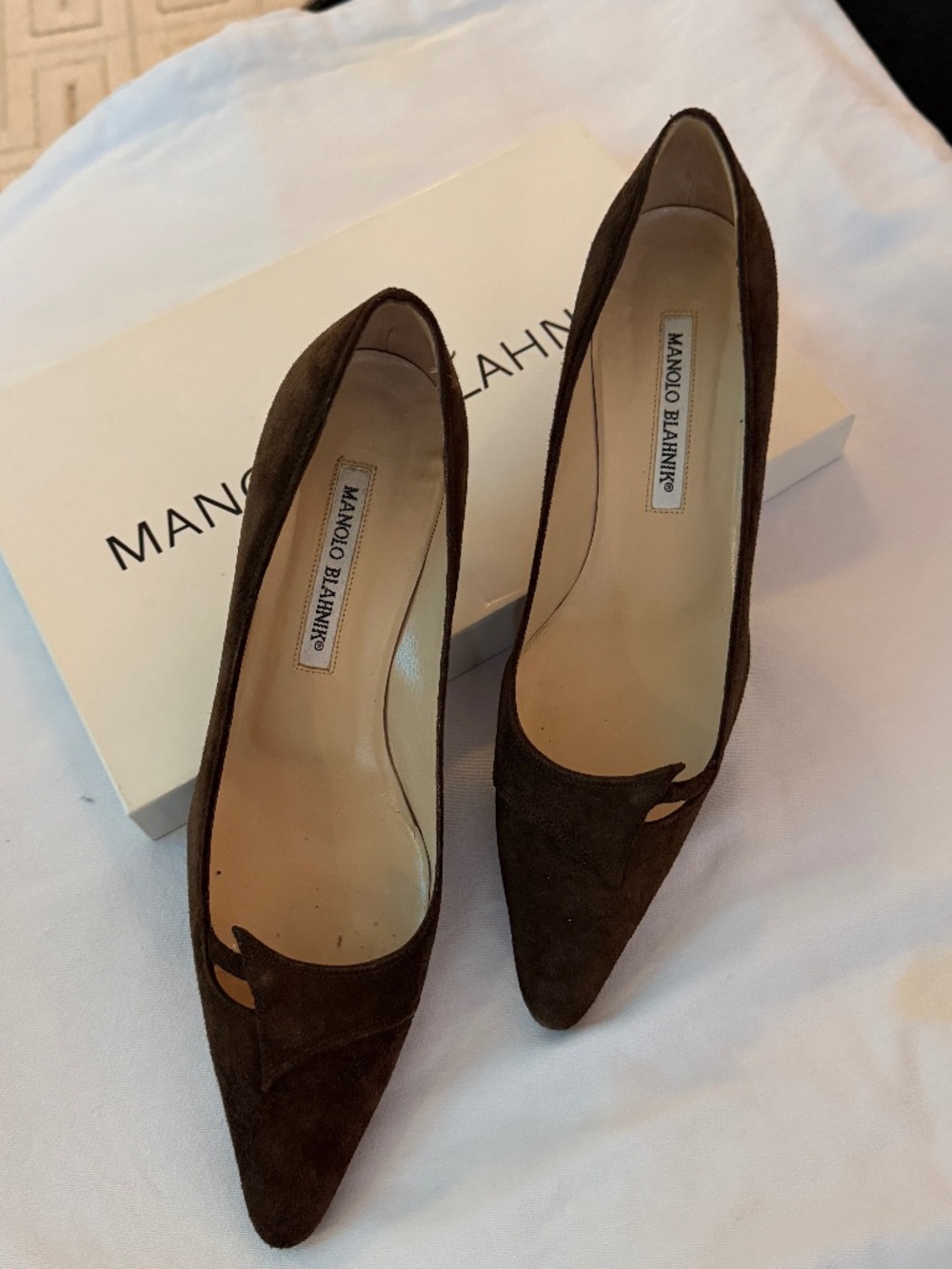 Vintage Manolo Blahnik Chocolate Brown Suede kitten heel size 37
